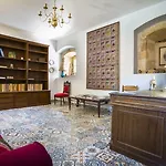 Estrellas Luxury Свороната