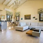 Estrellas Luxury * Σβορωνάτα