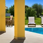 Estrellas Luxury Villa