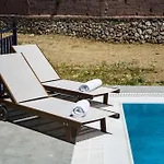 Вилла Estrellas Luxury Свороната