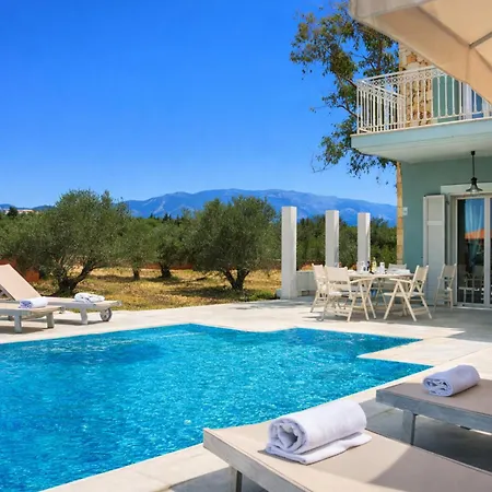 Estrellas Luxury * Свороната